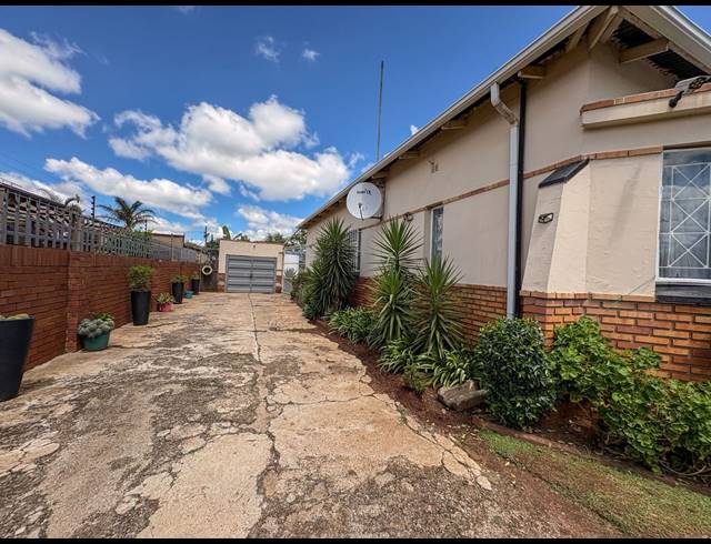 3 BEDROOM HOUSE TO LET IN BRENTHURST